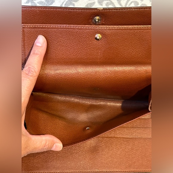 Louis Vuitton Monogram Sarah Wallet - Picture 12 of 12